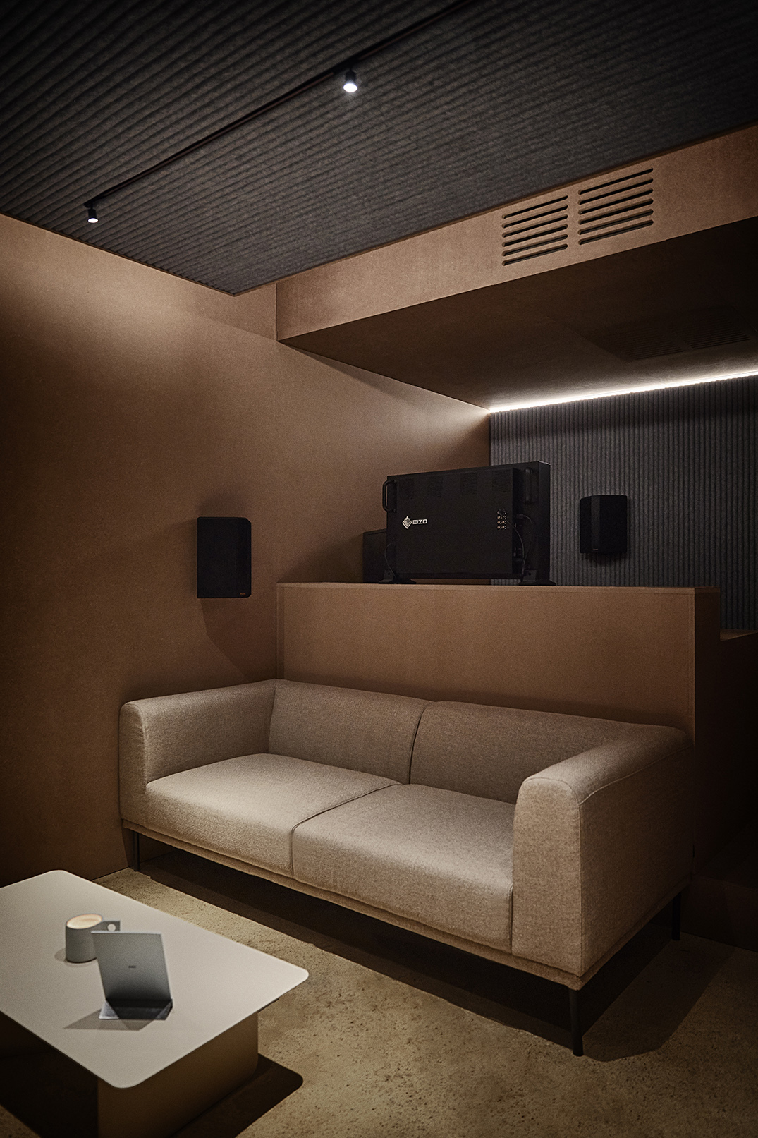 DVNA_STUDIO_img0204_v2