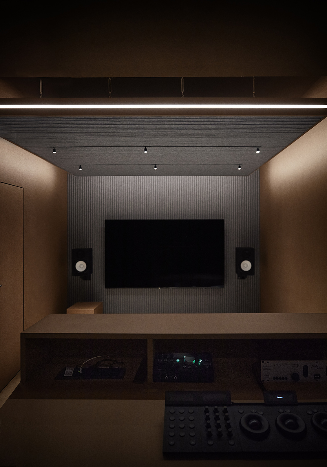 DVNA_STUDIO_img0221_v3